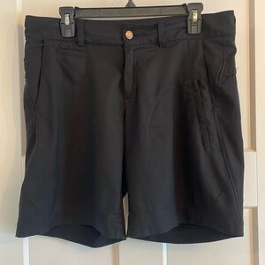 Woman’s Magellan Shorts 9” inseam Sz: Med